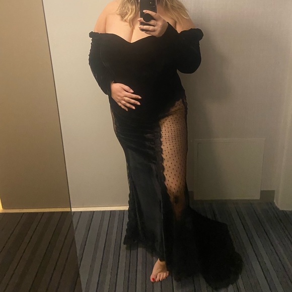 Lace cutout gown - Picture 3 of 7